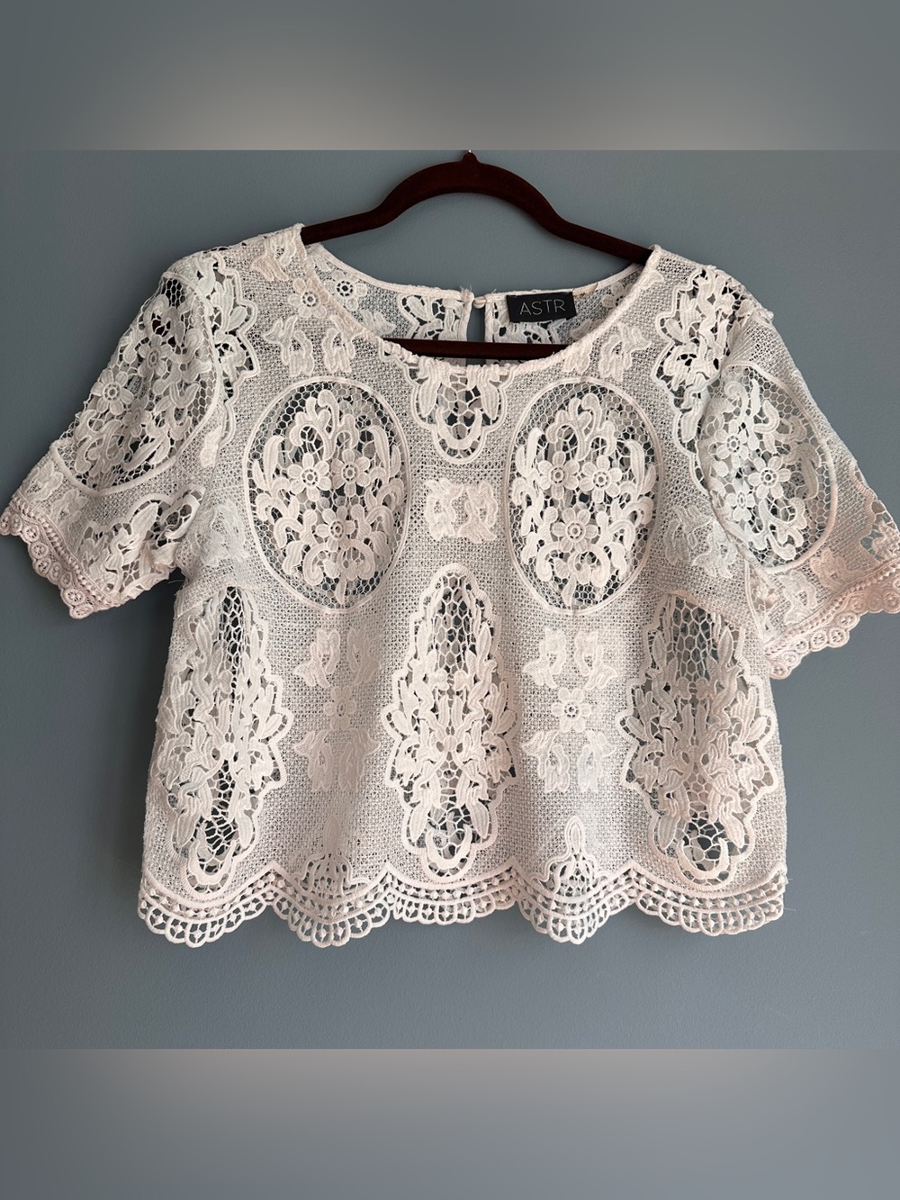 ASTR White Floral Doily Lace Vintage Tablecloth Top Medium